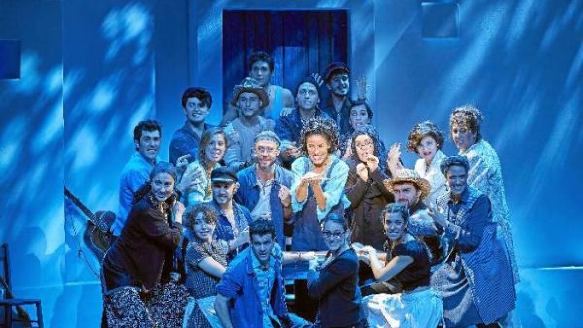 Escena del musical tras el número de ‘Money, money, money’.