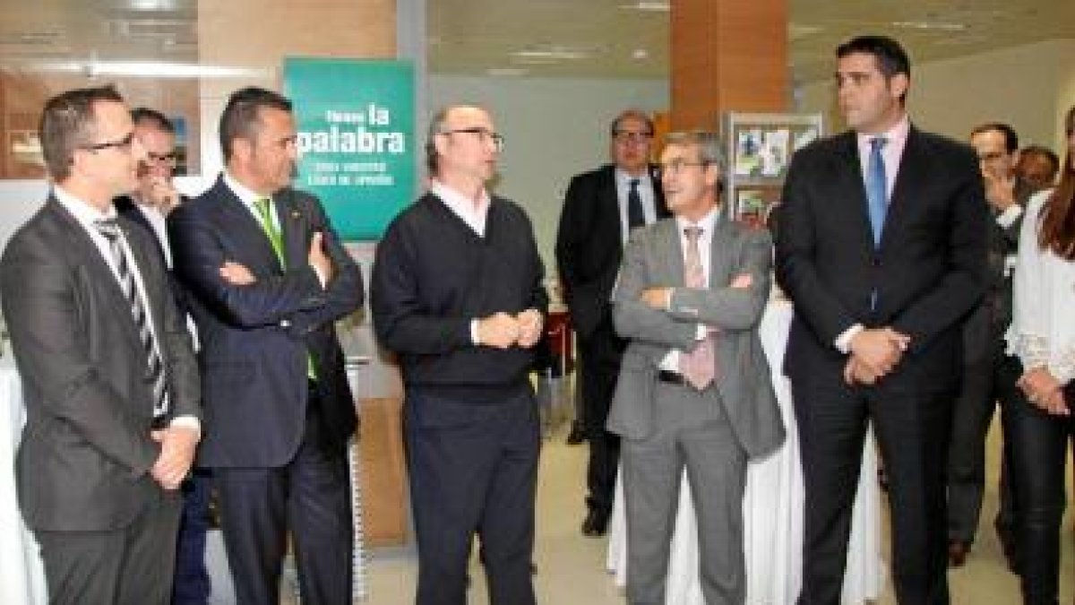 Inauguración, ayer, de la oficina de La Cañada