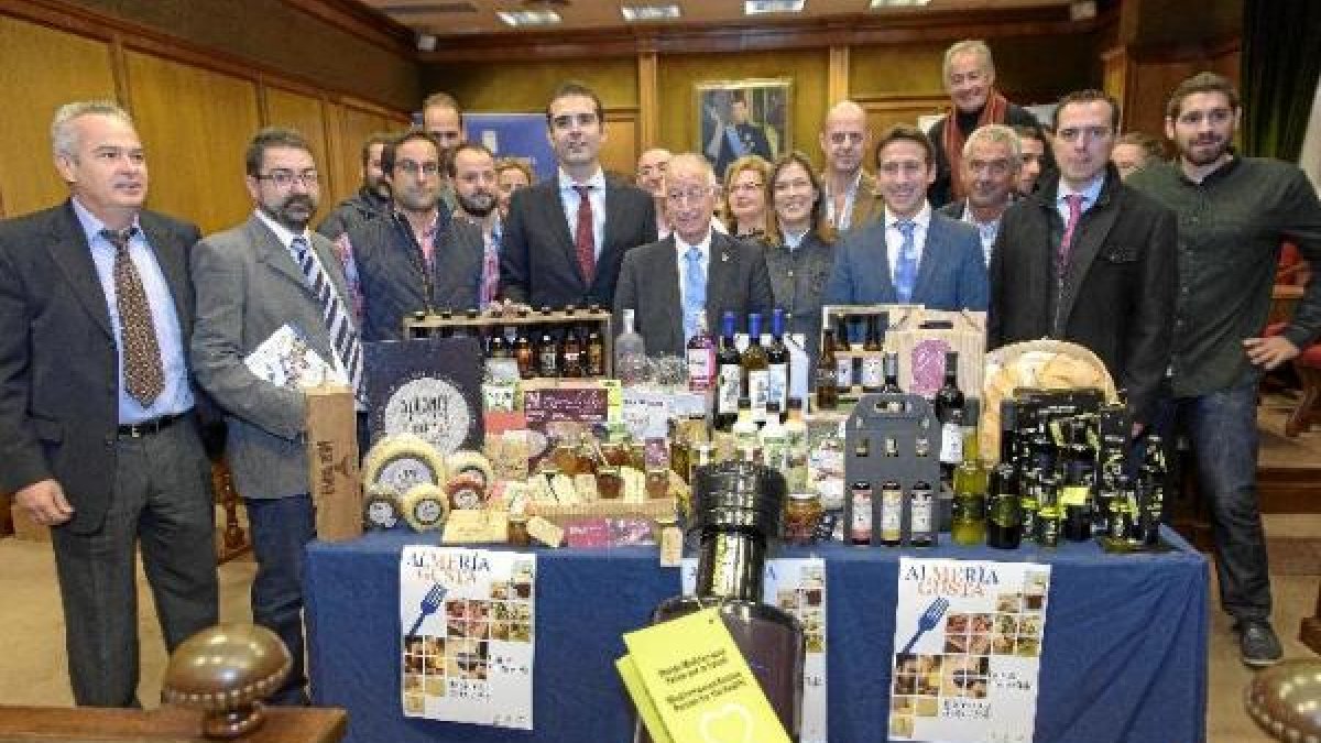 Foto de familia de participantes y organizadores de Almería me gusta