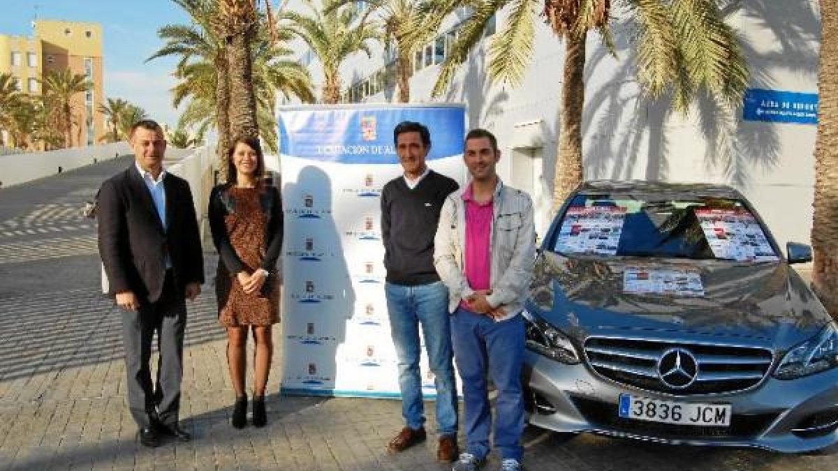 Ángeles Martínez con el concejal Juan Ibañez, Kiko Fernández y Sergio Domínguez.