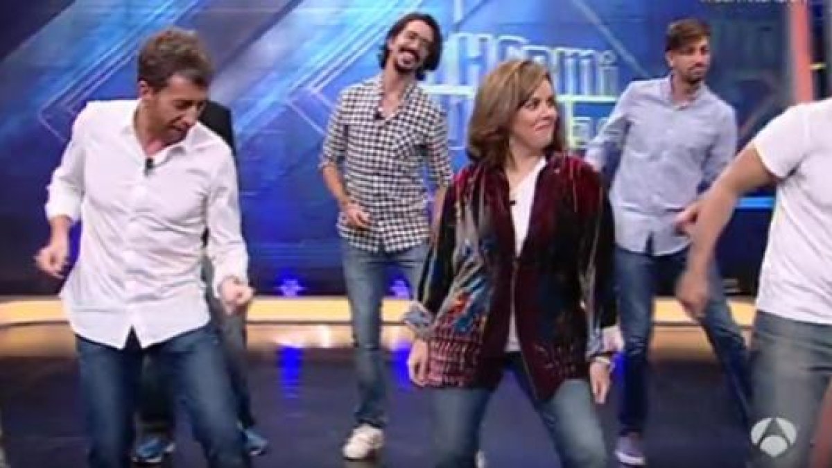 La vicepresidenta del Gobierno, bailando en el hormiguero de A3.