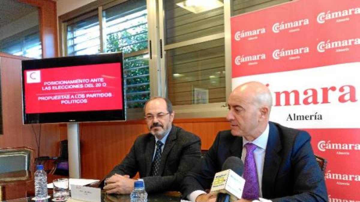 Rueda de prensa esta mañana en la Cámara.