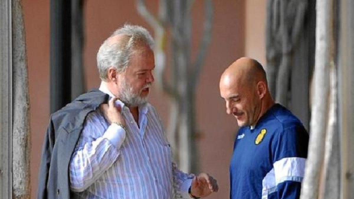 El presidente con el ya destituido entrenador.