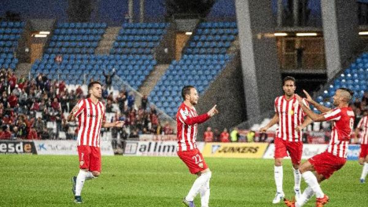 Iván Sánchez luce el 22 en un Almería que apuesta por él.