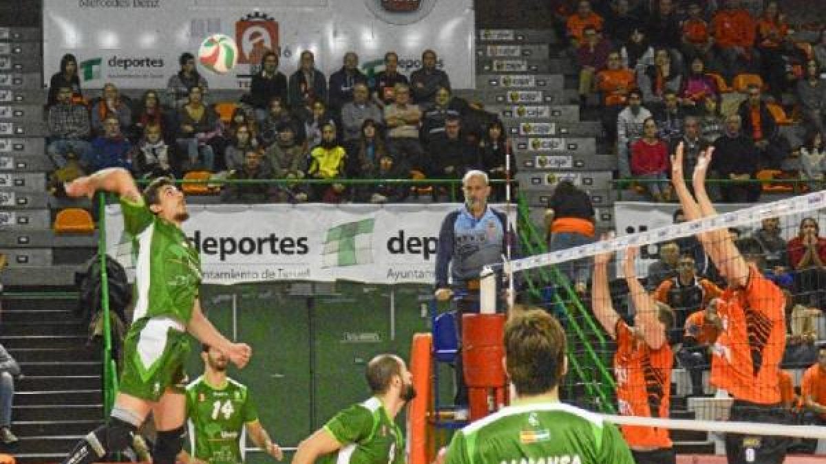 Unicaja se trae el liderato de Teruel.