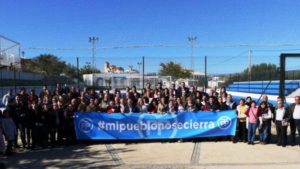Los populares tras el acto de esta mañana