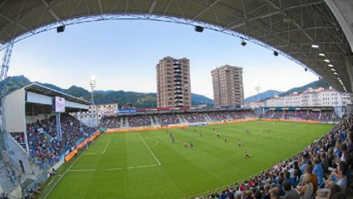 Ipurúa recibe hoy a la Galaxia.