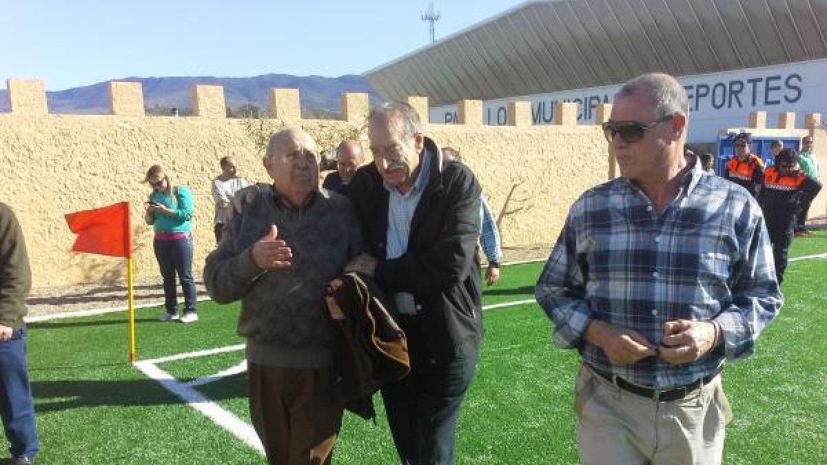 Bernabé Navarro y Pepe Guijarro, en el campo del Tabernas.