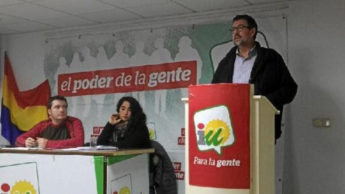 Rafael Esteban ante la asamblea de IU