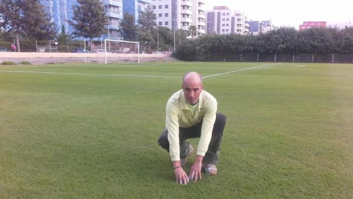 Pepe Morales JR posando para LA VOZ en la Vega.