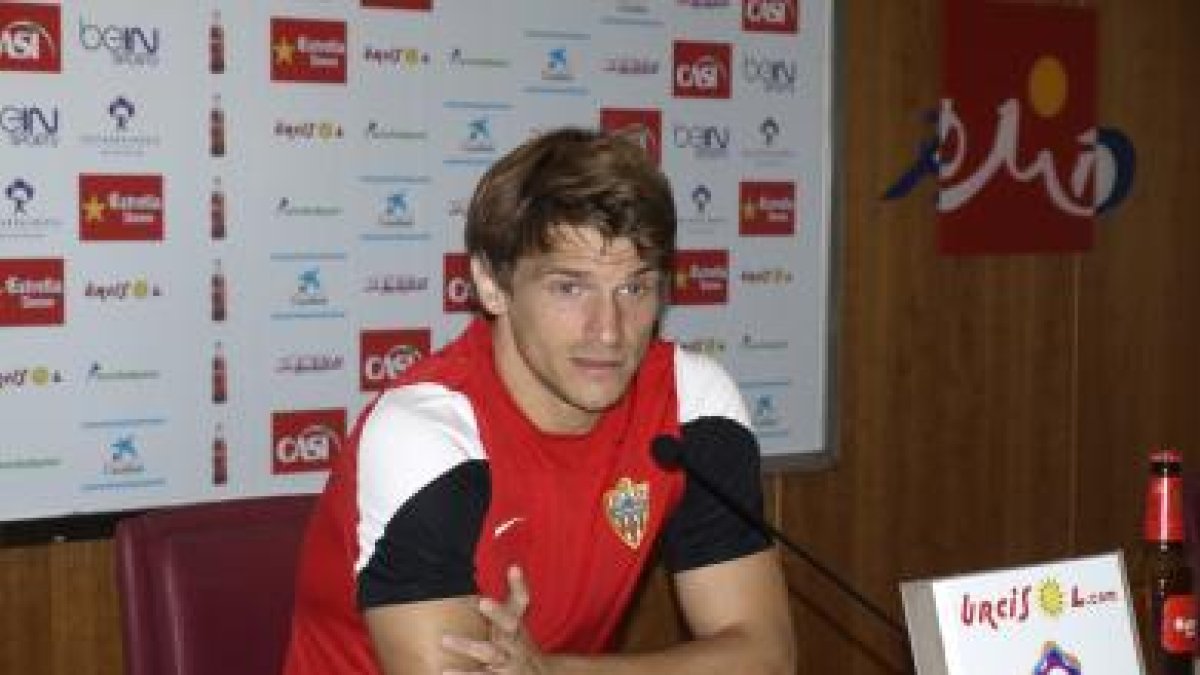 Sebastián Dubarbier en rueda de prensa.