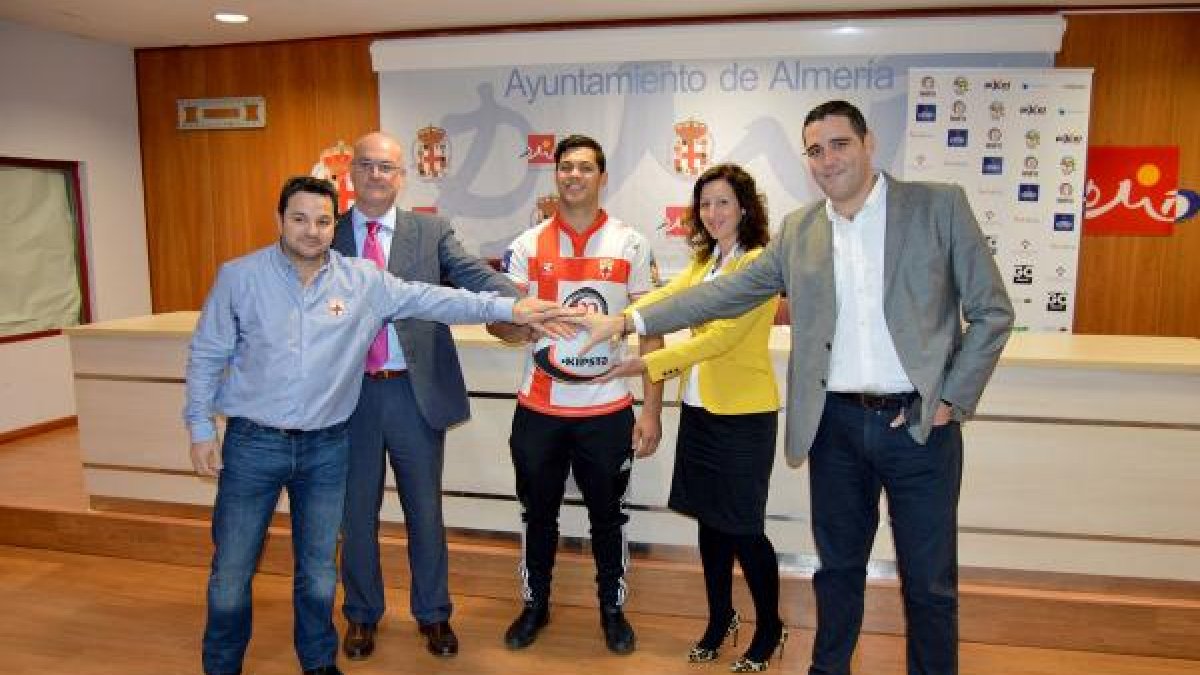 Presentación del nuevo jugador del URA.