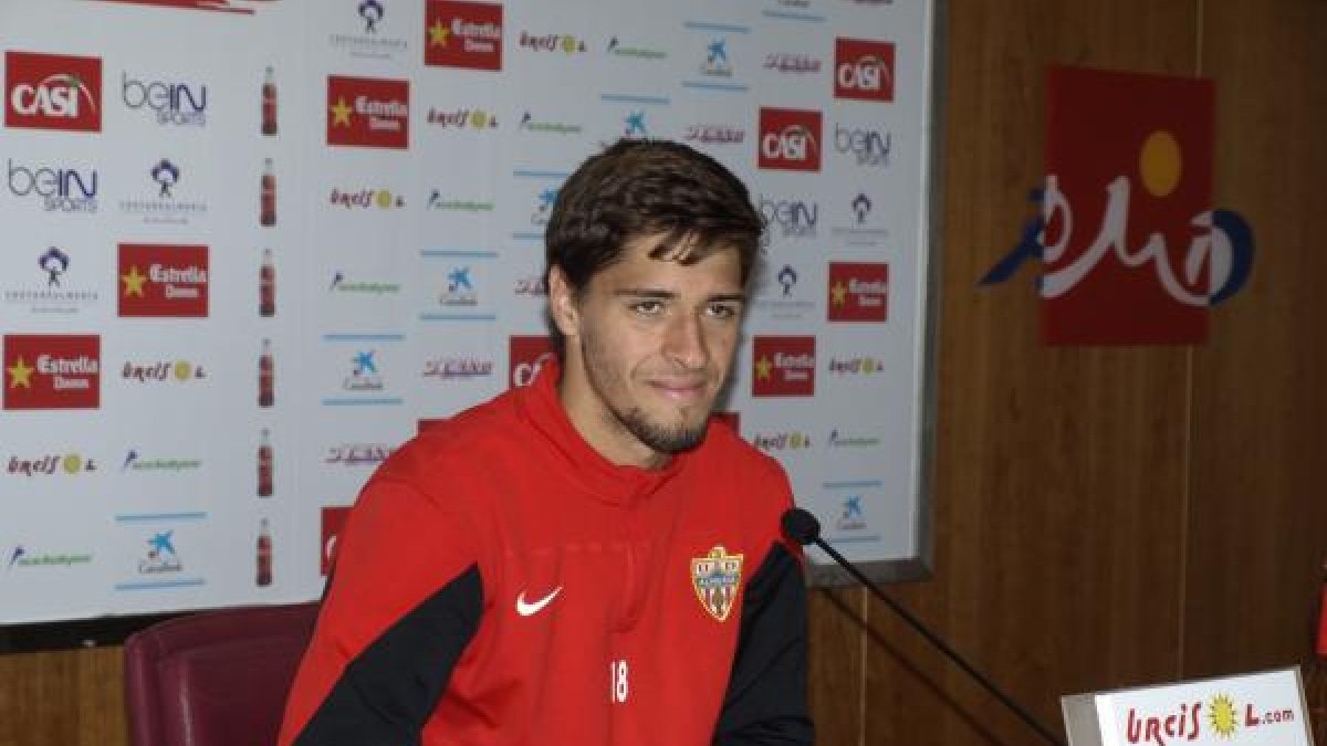 Antonio Marín atendiendo a los medios.