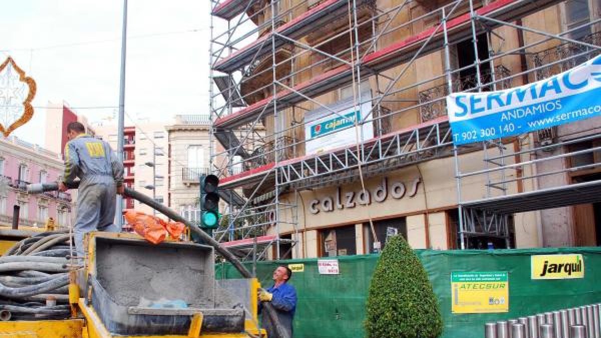 Obras de rehabilitación en el edificio de la Casa de las Mariposas en Puerta Purchena.