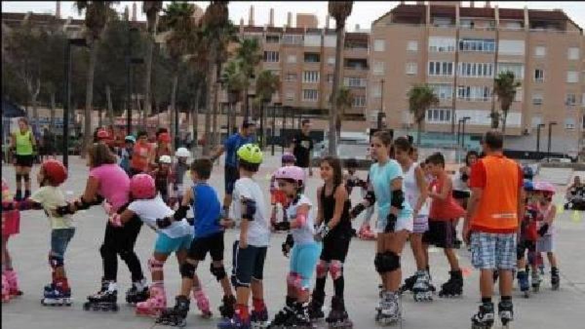 El Club y Escuela Municipal de Patinaje CD Tres60 Almería organiza actividades para todas las edades