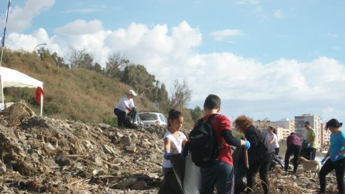 Imagen de la actividad en la playa de Las Gaviotas.