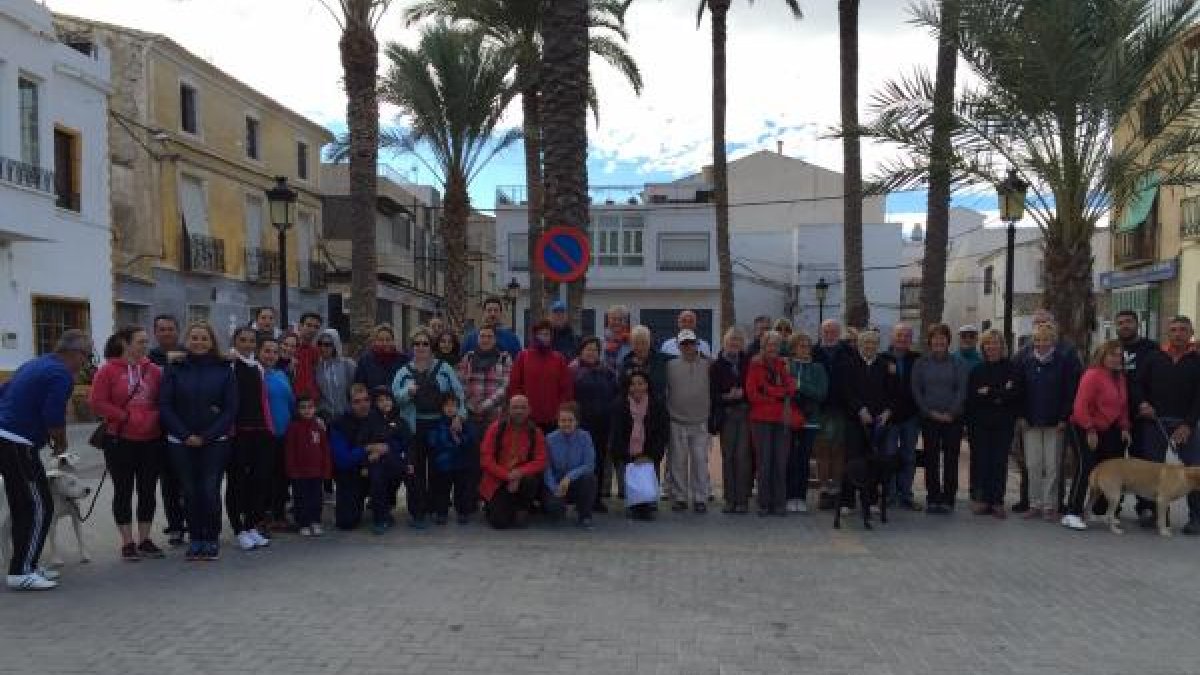 Participantes en la ruta de senderismo del domingo.