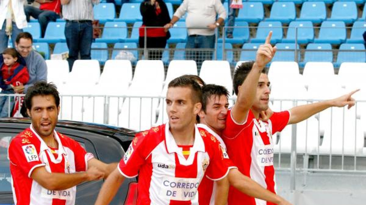 Julio Álvarez, y Natalio justo detrás.