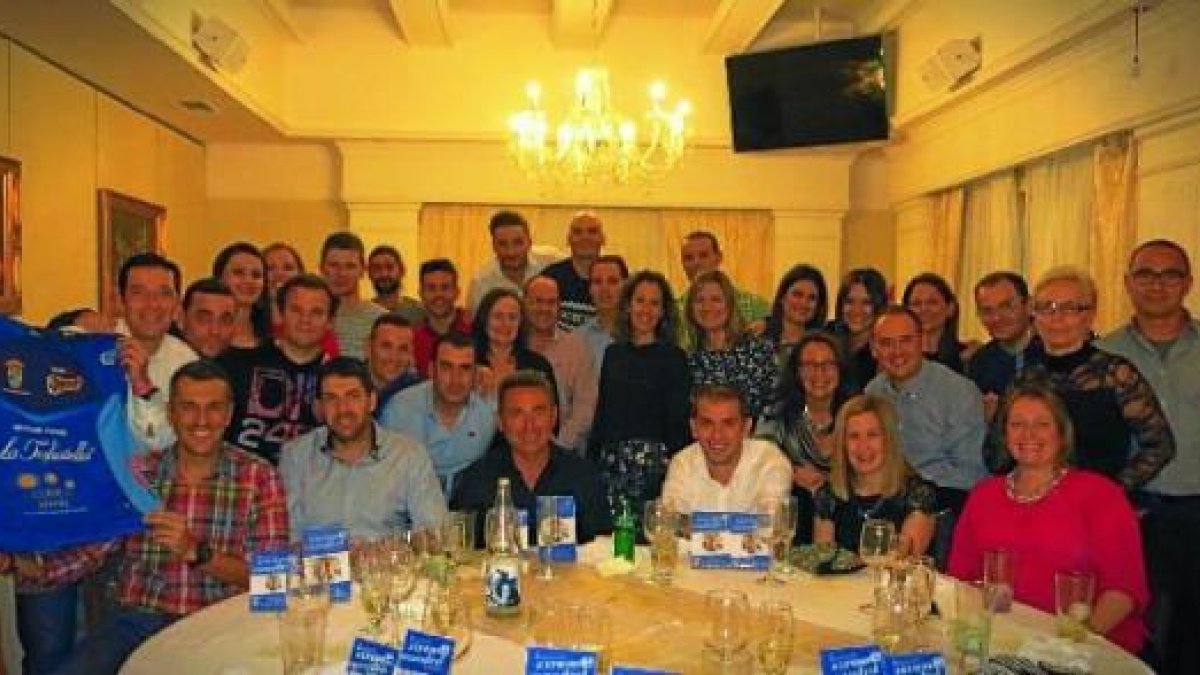 La gran familia del Mandril Xtreme celebrando la Navidad.