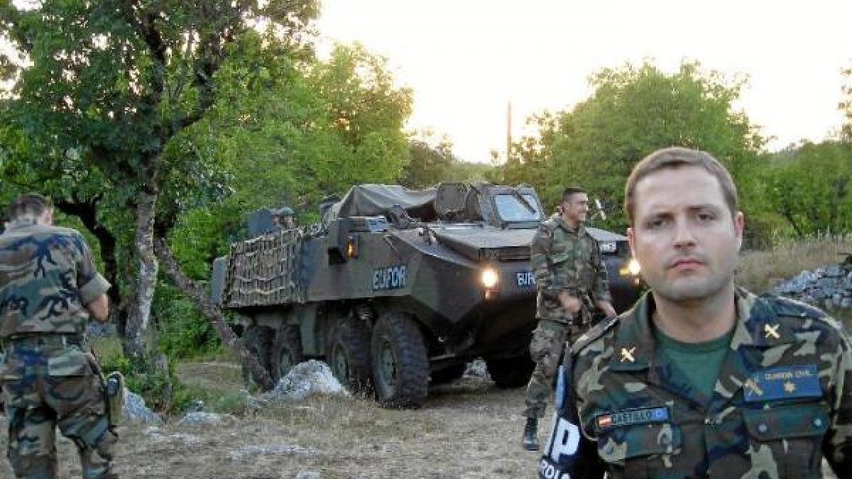 El teniente Castillo, en la misión de la UE en los Balcanes.