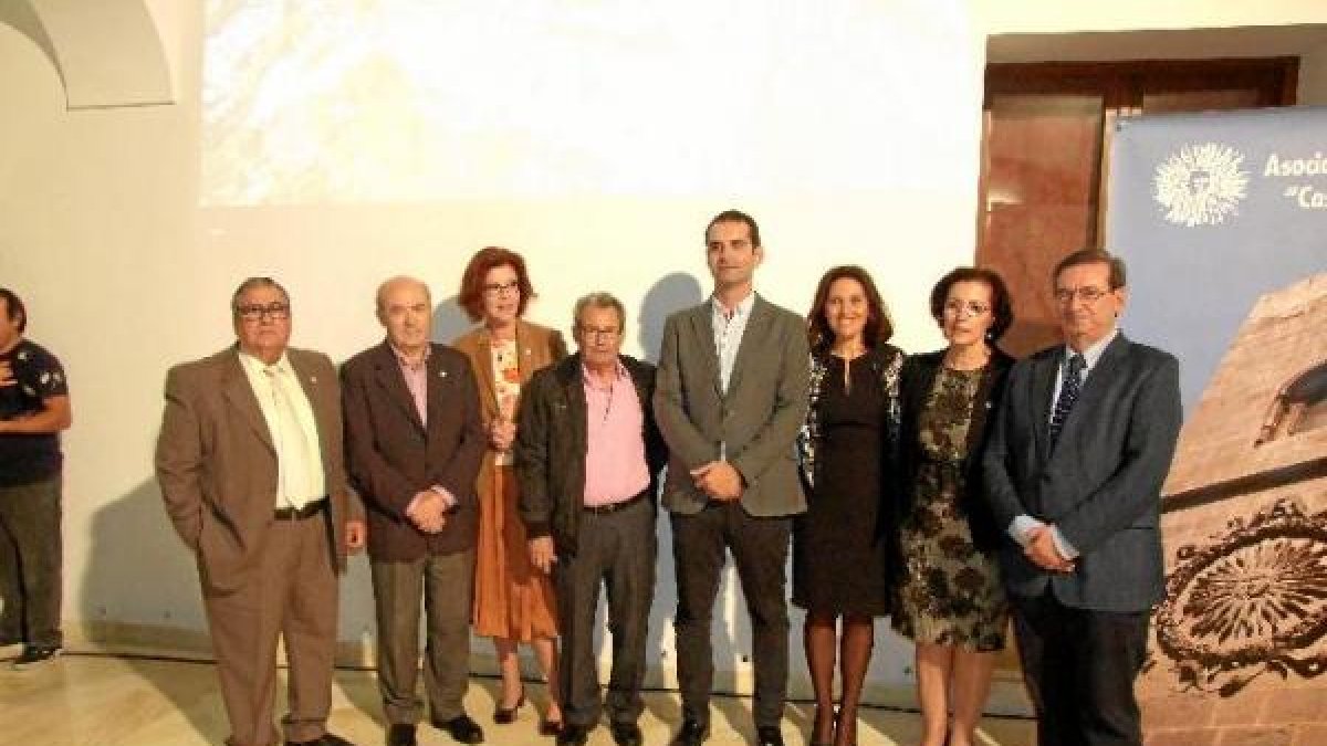 El alcalde en funciones, la delegada de Gobierno, ex alcalde de Almería, la presidenta de la Asociación y los ex presidentes del Casco Histórico