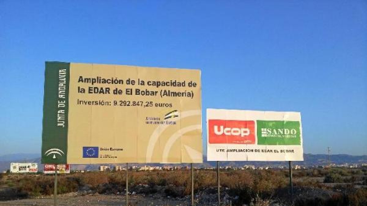 Imagen de la cartelería de las obras de la depuradora