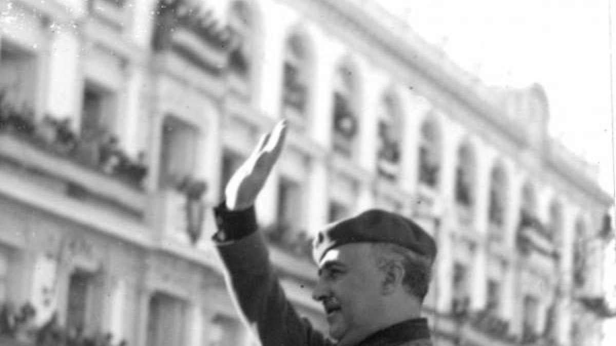 Franco, en el Paseo de Almería en la visita que realizó a la ciudad en mayo de 1943.