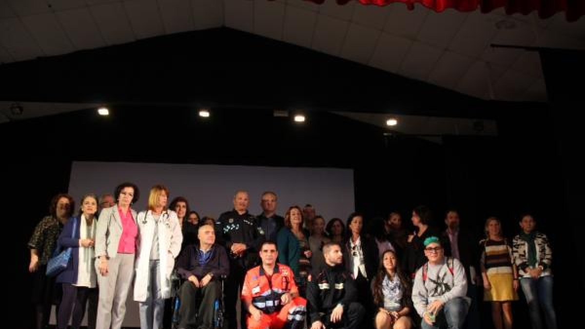 Foto de familia de los participantes con la delegada del Gobierno, Gracia Fernández.