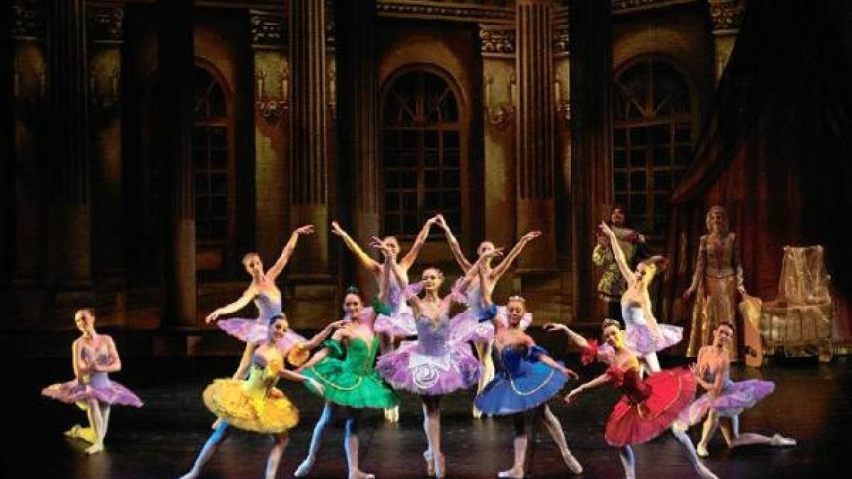 Un momento de la representación de ‘La bella durmiente’, que esta noche llega a Roquetas.