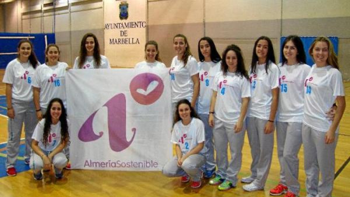 Las chicas del Mintonette se apuntan su primera victoria.