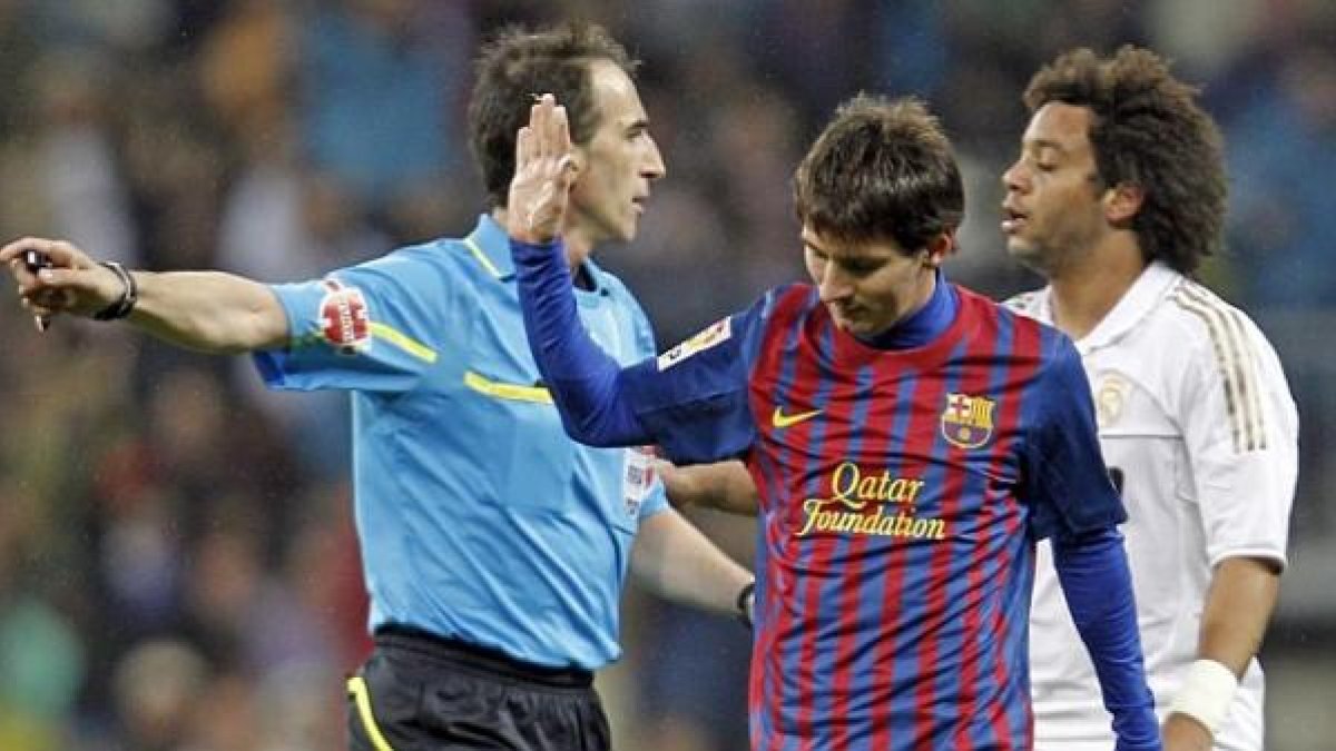 Borbalán con Messi y Marcelo en su segundo Clásico.