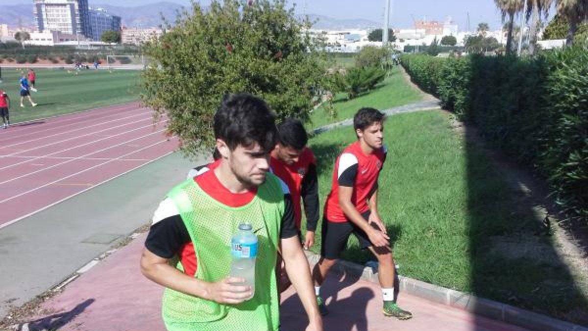 Un grupo de futbolistas, al final del entrenamiento.