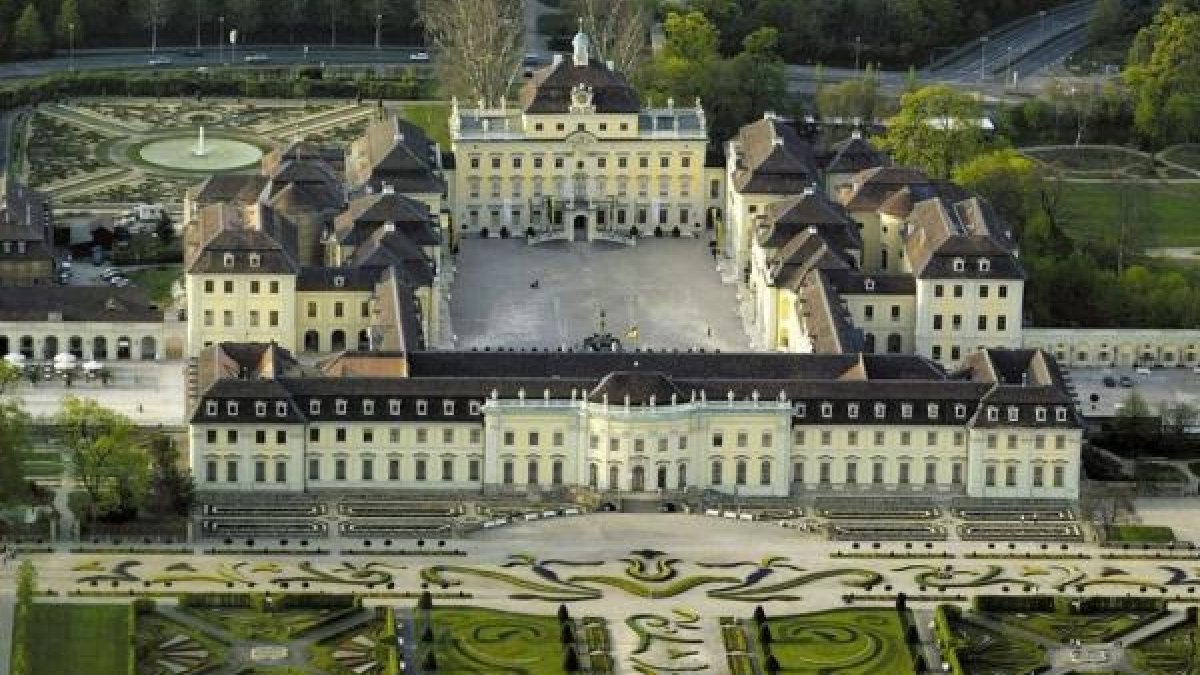 el palacio real de El Ejido. Vista aérea donde se aprecia parte del conjunto de jardines.