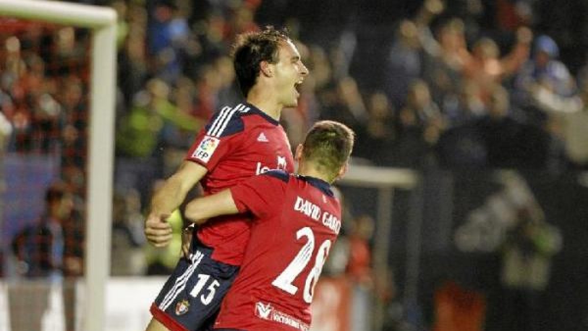 Unai celebra el primer gol para Osasuna.