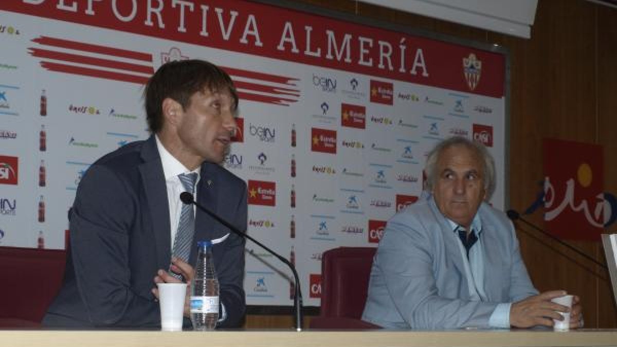 Alfonso confía en Carrillo y espera más de la plantilla.