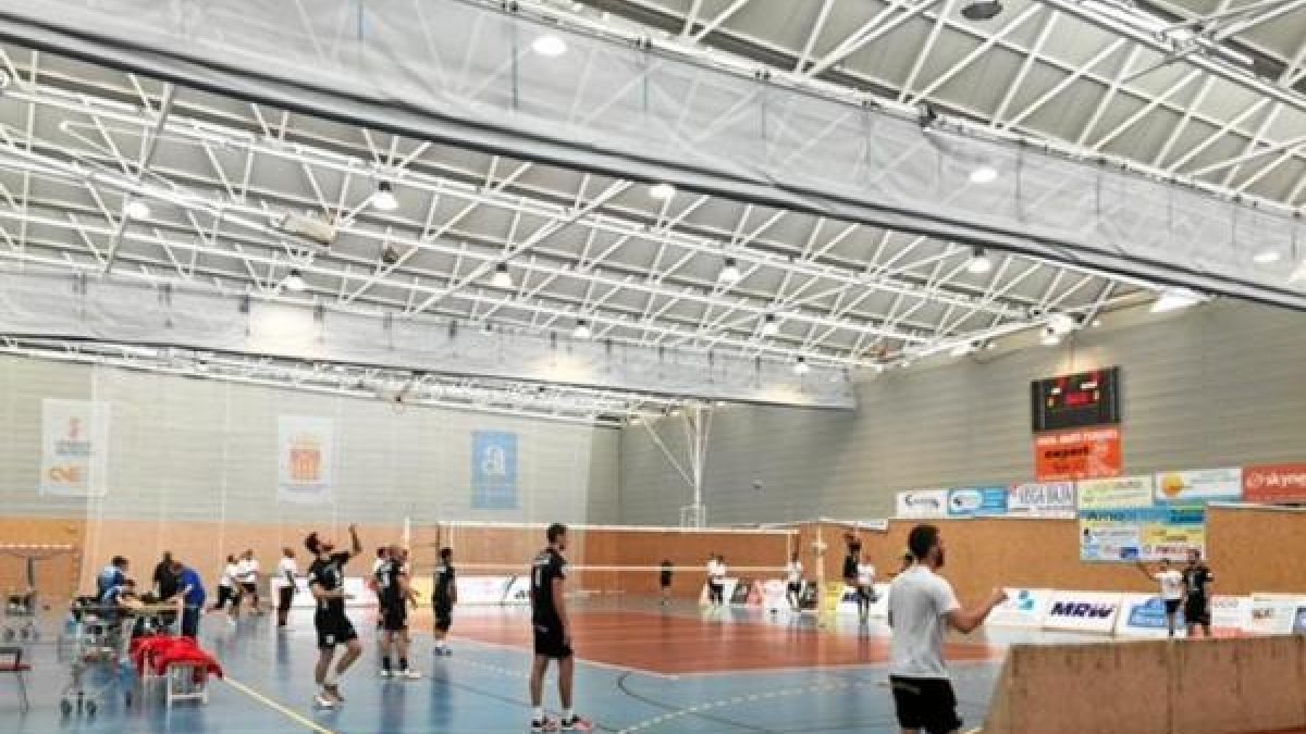 Partido de alta tensión en la pista de Almoradí.
