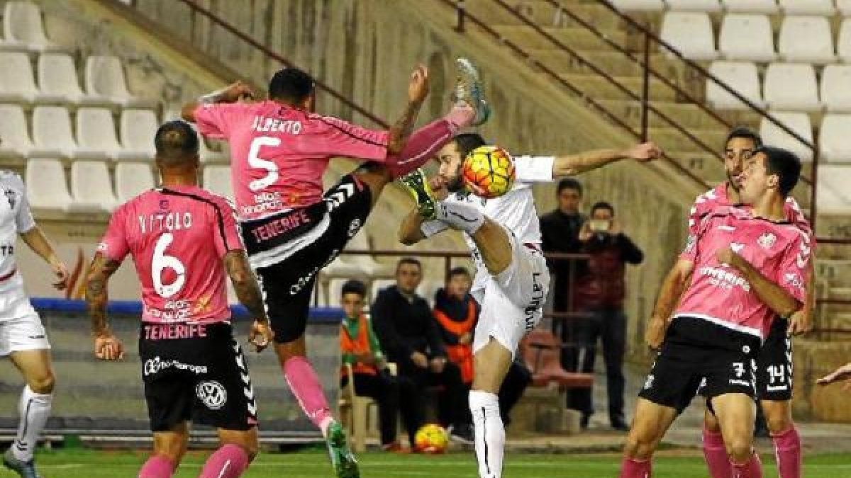 Al Tenerife que le quiten lo bailao con dos victorias seguidas.