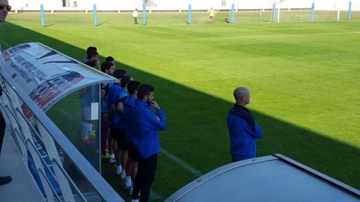 Banquillo del filial en Lepe.