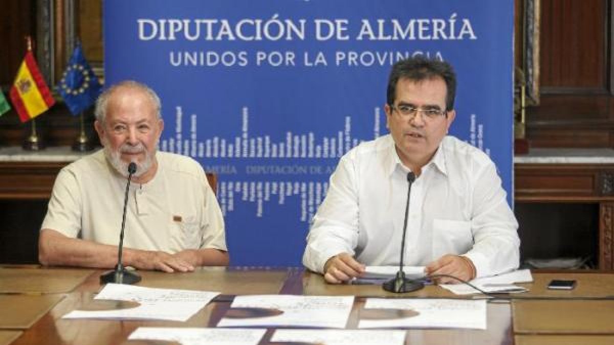 Presentación con el diputado Antonio J. Rodríguez y Mariano Sopedra, director teatral.