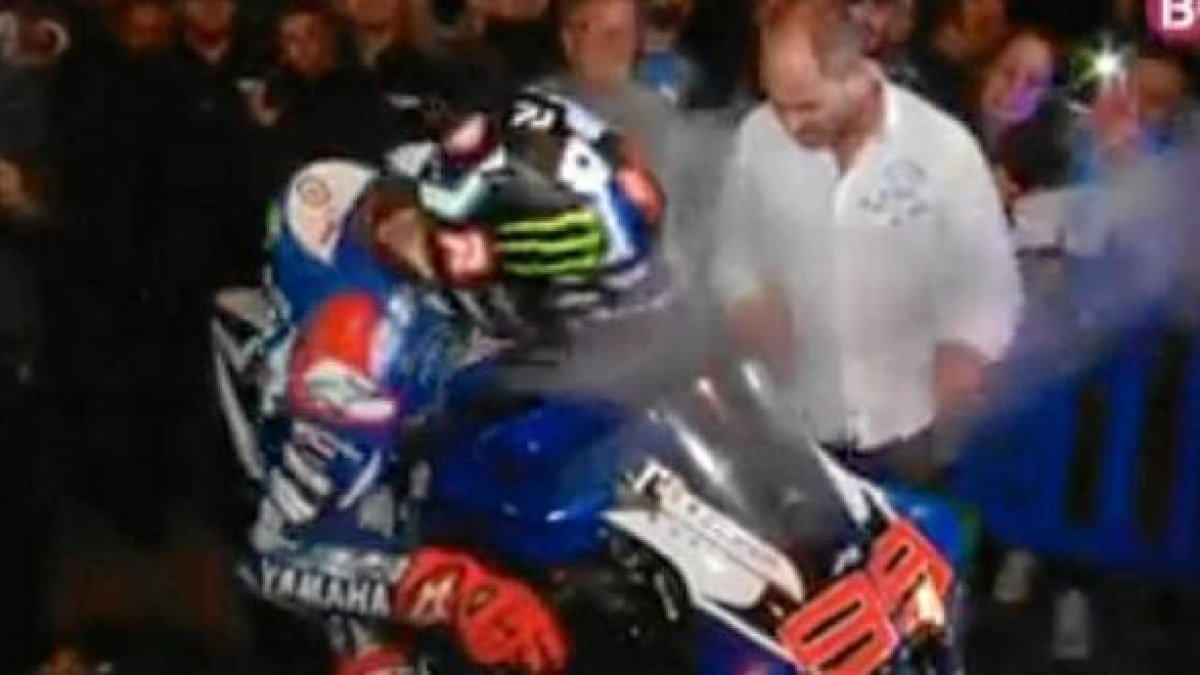 Momento en el que Jorge Lorenzo abre gas.