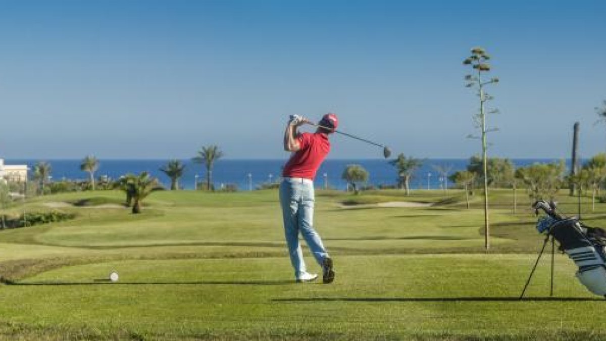 Las infraestructuras para el golf lo mejor valorado. Campo de Golf Alborán.