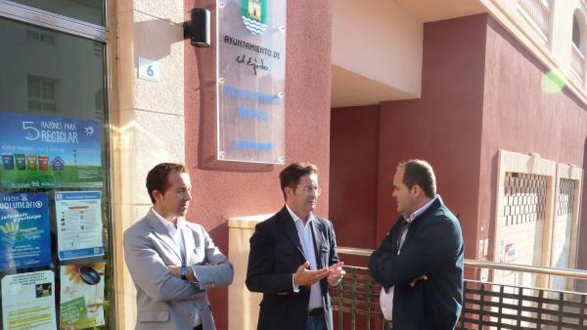 Visita de Francisco Góngora a la Oficina Municipal.