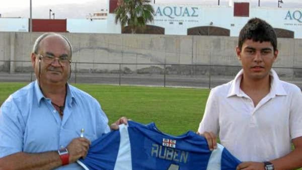 Balbino y Rubén Duarte con la camiseta del Español.