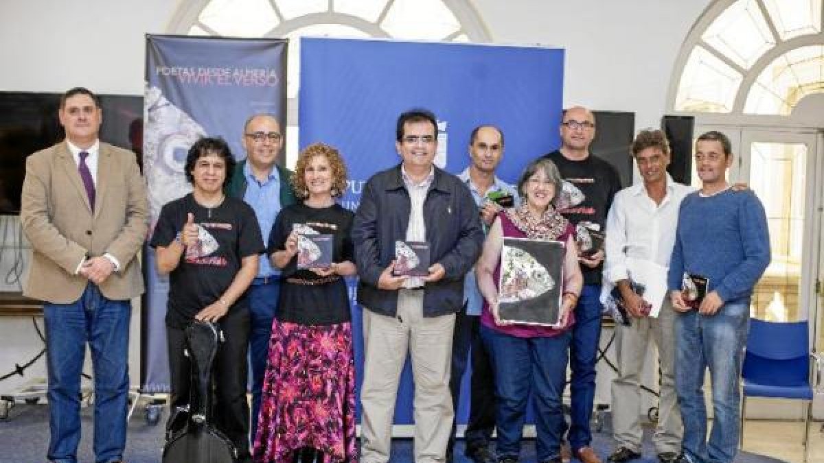 Presentación del disco-libro ‘Vivir el verso. Poetas desde Almería’, ayer en Diputación.