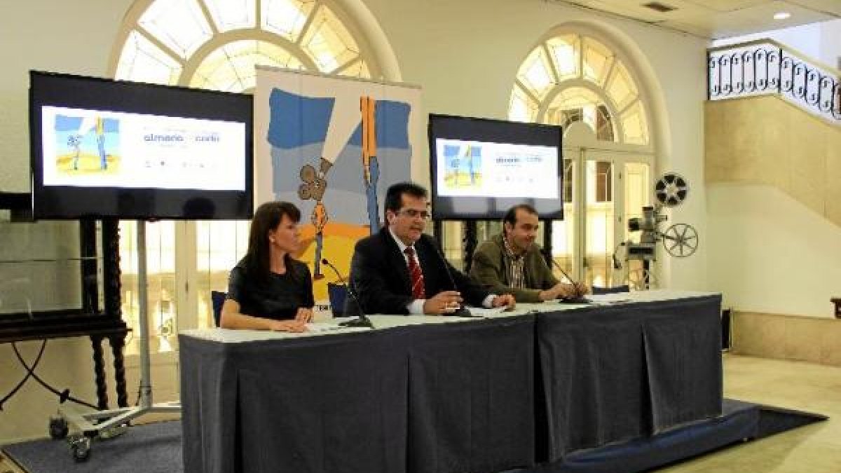 Dolores Martínez, Antonio J. Rodríguez y Enrique Iznaola, ayer en la presentación.