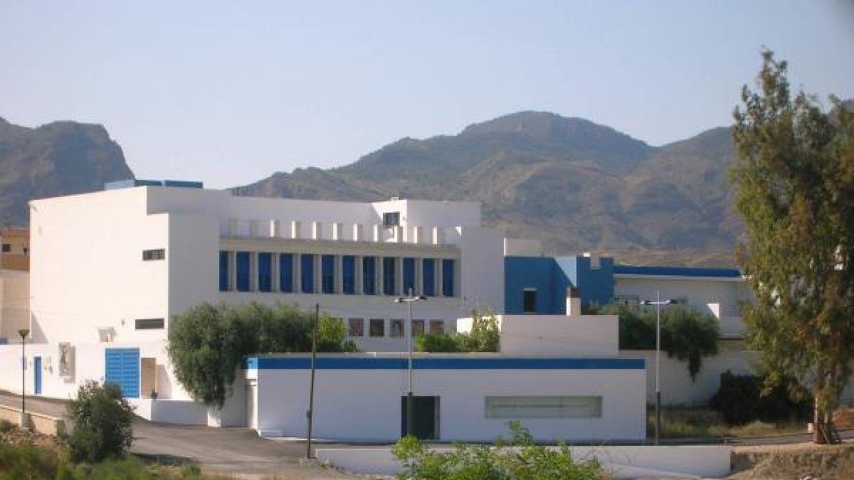 El museo, situado junto a la carretera pero sin acceso alguno desde la misma.