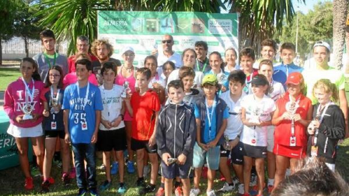 Los campeones tras el evento.