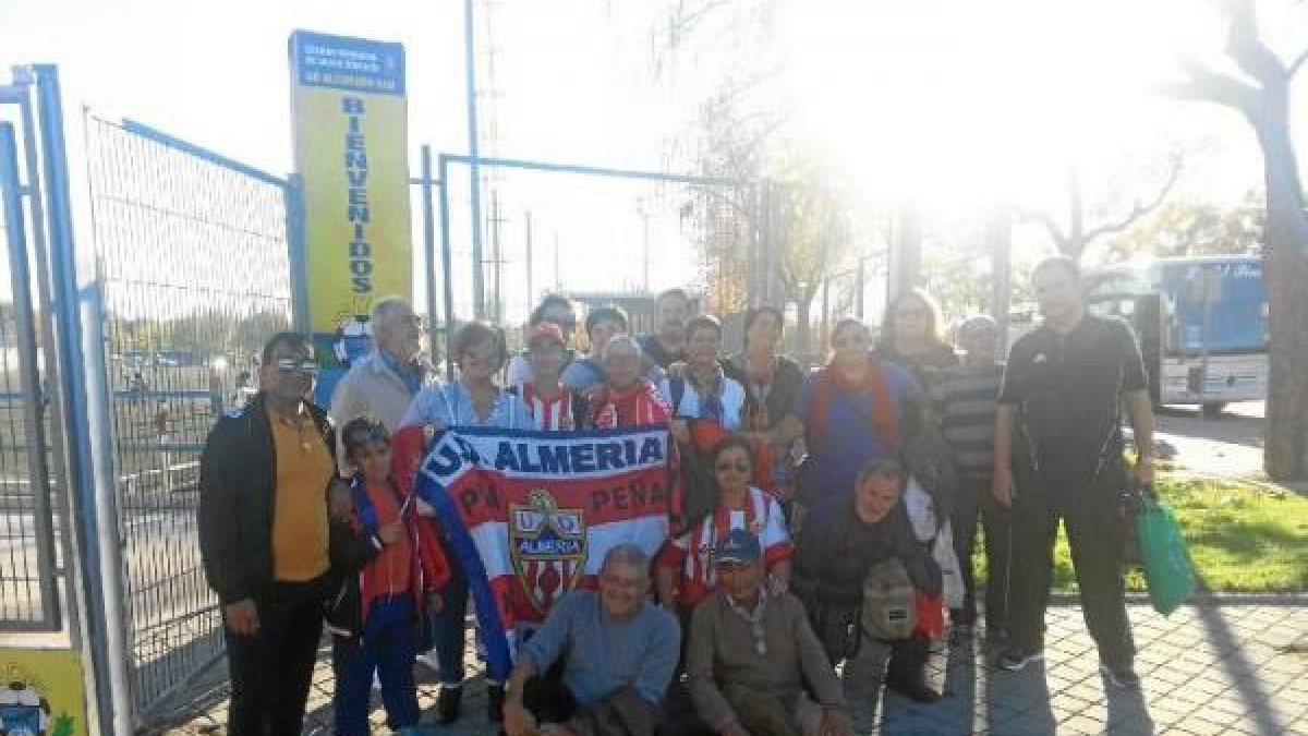 Los peñistas de Milhojas siguen incombustibles con el Almería.