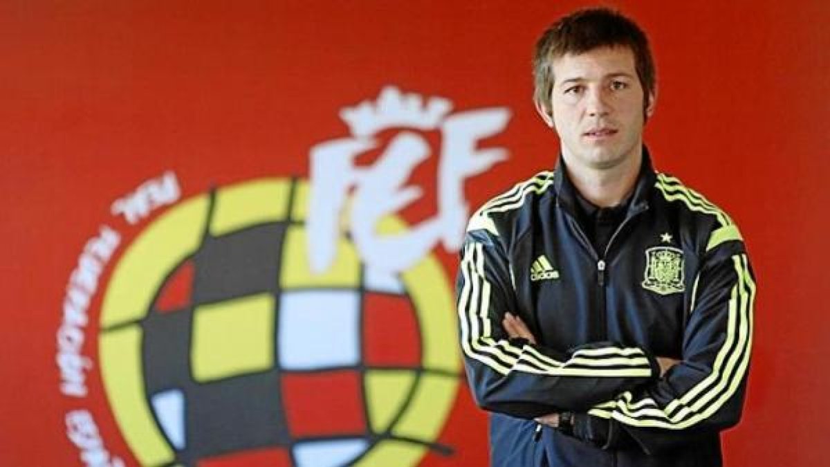 Albert Celades pide calor para La Rojita en Almería.