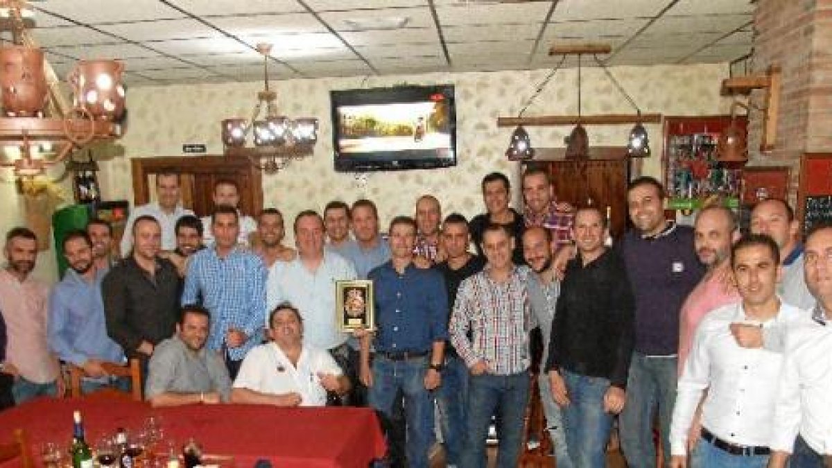 Funcionarios del Cuerpo Nacional de Policía, participantes en el homenaje.